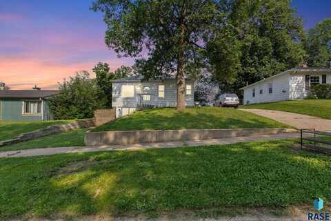 804 S Hawthorne Ave, Sioux Falls, SD 57104