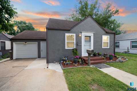 805 W 37th St, Sioux Falls, SD 57105