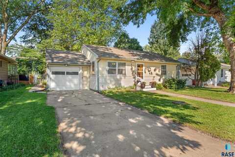 2417 S Lake Ave, Sioux Falls, SD 57105