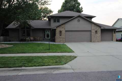 1005 N Breckenridge Cir, Sioux Falls, SD 57110