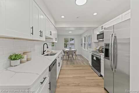 22021 Avalon Drive, Saint Clair Shores, MI 48080
