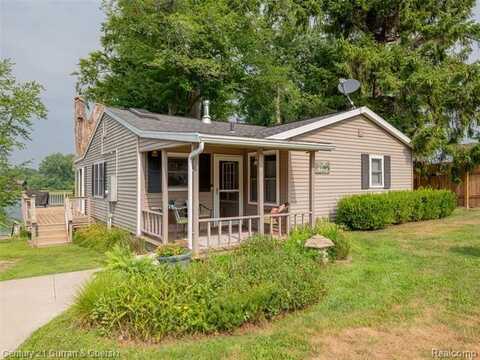 60846 N Lakeshore Drive, Lawrence, MI 49064