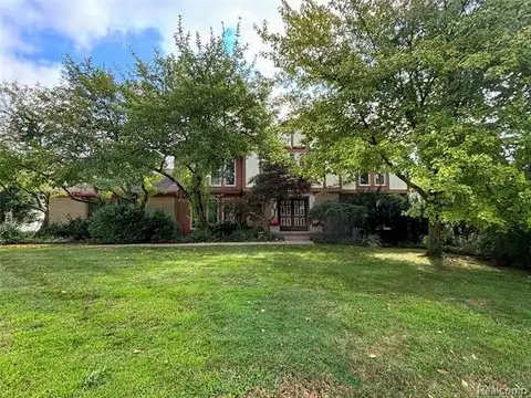 31130 Squire Lane, Farmington Hills, MI 48331