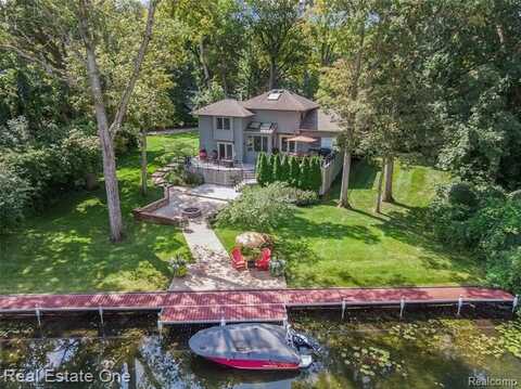 9929 Curie Lane, Pinckney, MI 48169