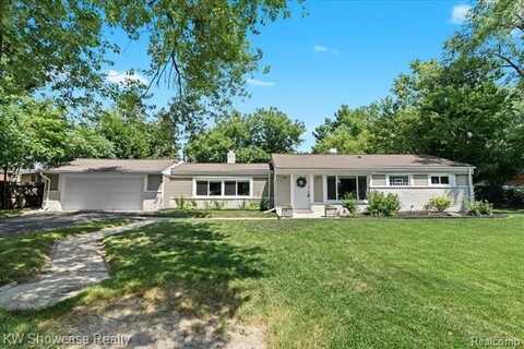 216 Fernbarry Drive, Waterford, MI 48328