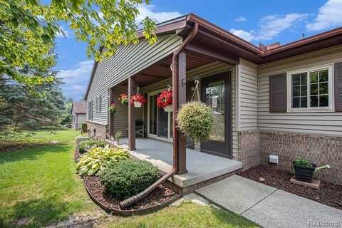 5045 Sandalwood Drive, Grand Blanc, MI 48439