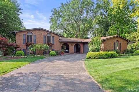541 Lake Forest Road, Rochester Hills, MI 48309