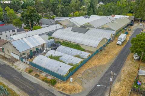 55 Q ST, Cottage Grove, OR 97424