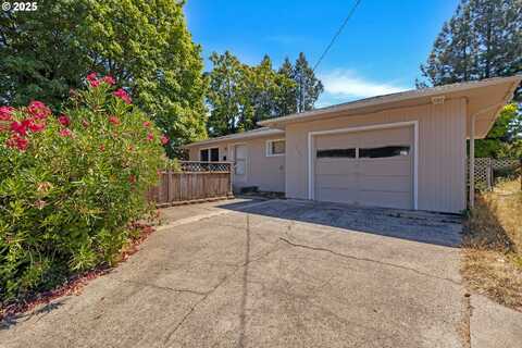 1157 NE MALHEUR AVE, Roseburg, OR 97470