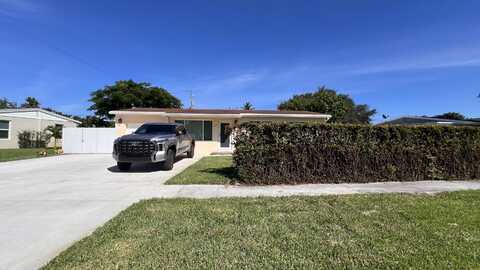 124 Abaco Drive, Palm Springs, FL 33461