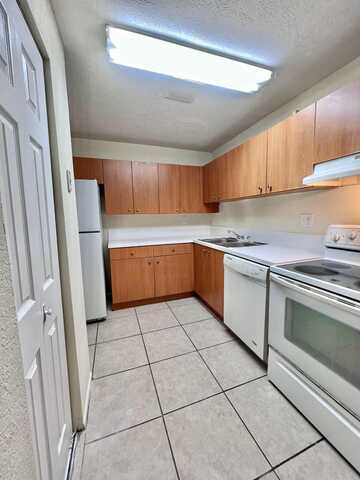 415 W Executive Center Drive, West Palm Beach, FL 33401