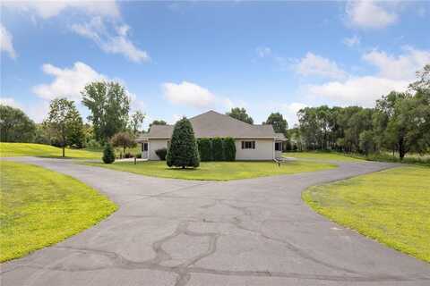921 Meadowood Lane, Hudson, WI 54016