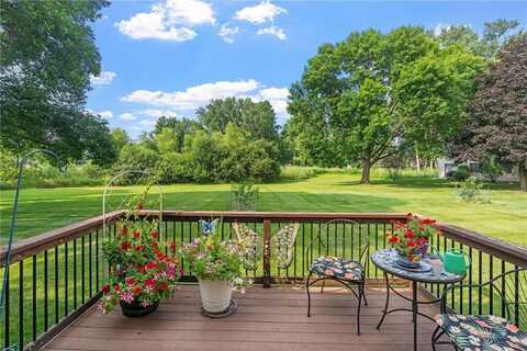 807 Parkside Drive, Vadnais Heights, MN 55127