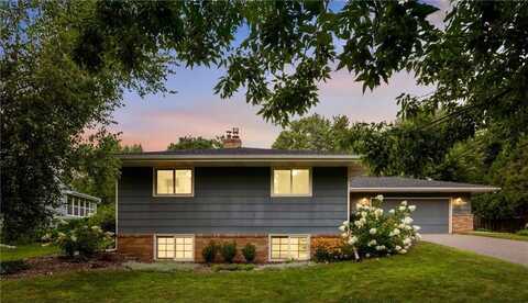 1689 County Road C2 W, Roseville, MN 55113