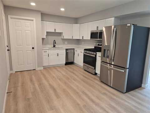 6700 75th Avenue N, Brooklyn Park, MN 55428