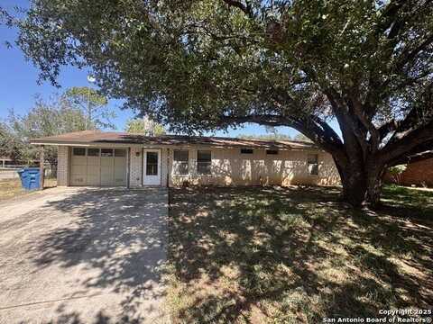 512 Low Meadow, Pleasanton, TX 78064