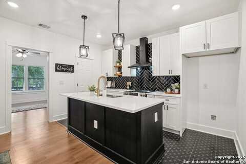 547 Rigsby, San Antonio, TX 78210