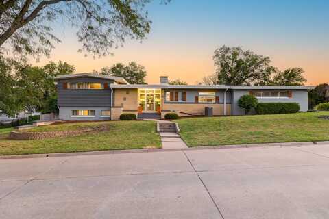 30 Crestview Dr, Salina, KS 67401