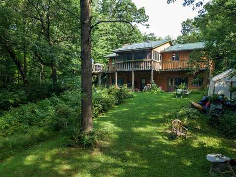 W8601 Highway 82, Elroy, WI 53929