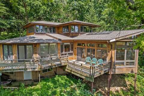 E7376 Troy Village Road, Spring Green, WI 53588