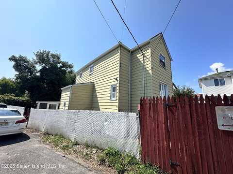 32 Linda Avenue, Staten Island, NY 10305