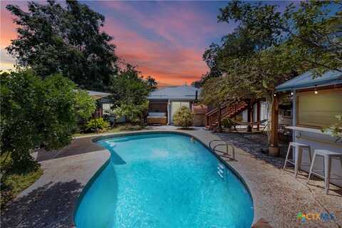 216 E Cedar Street, Seguin, TX 78155