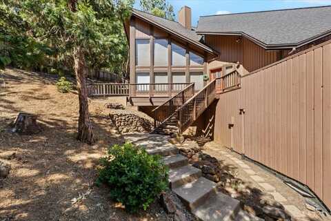 327 Laurelwood Drive, Jacksonville, OR 97530