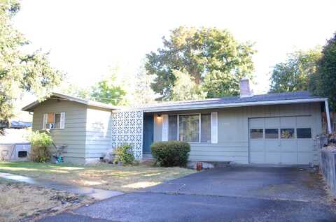 1112 NW Bellevue Place, Grants Pass, OR 97526