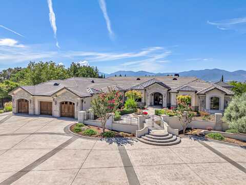 245 Yale Drive, Medford, OR 97504