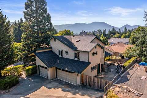2160 NW Crown Street, Grants Pass, OR 97526