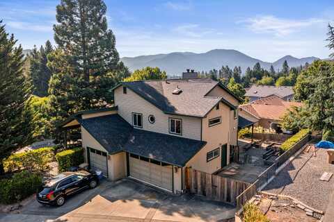 2160 NW Crown Street, Grants Pass, OR 97526