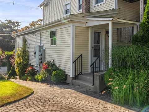 18 Chester Avenue, Westerly, RI 02891
