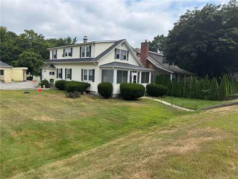 83 Farnum Pike, Smithfield, RI 02917
