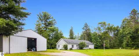 1862 W 16 Road, Mesick, MI 49668