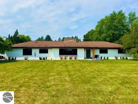 5811 N Luce Road, Alma, MI 48801