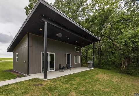11612 222nd Rd, Holton, KS 66436
