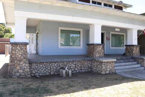 253 E Putnam Avenue, Porterville, CA 93257