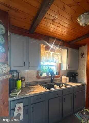 1106 MOYERS STATION ROAD, PINE GROVE, PA 17963