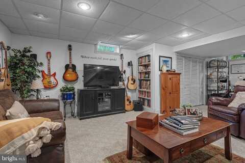 2022 WALFIELD DRIVE, LANCASTER, PA 17601