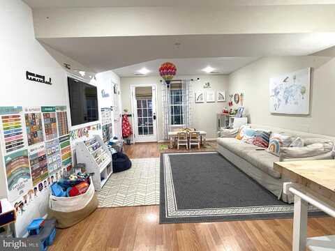 2060 SPRING RUN CIRCLE, FREDERICK, MD 21702