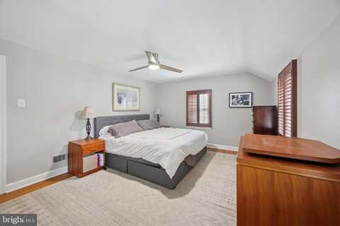 215 LYNDHURST AVENUE, WILMINGTON, DE 19803