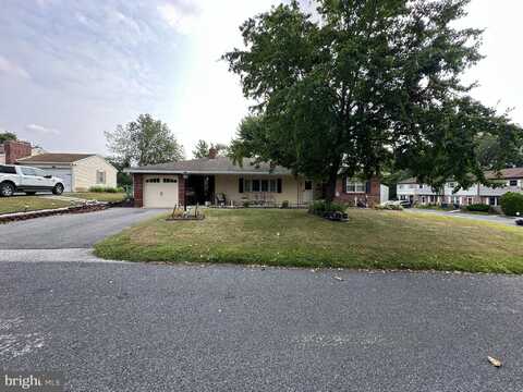 1913 MAPLEWOOD DRIVE, CARLISLE, PA 17013