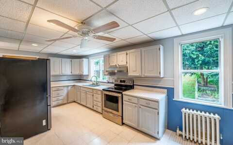 122 2ND AVENUE, ROYERSFORD, PA 19468
