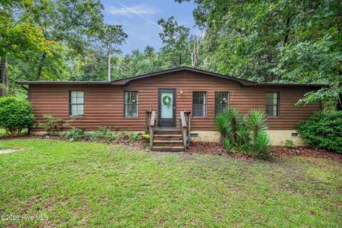 818 Wildwood Circle, Hampstead, NC 28443