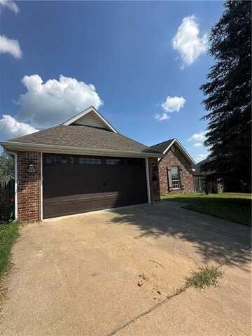 451 Coopers Farm RD, Centerton, AR 72719