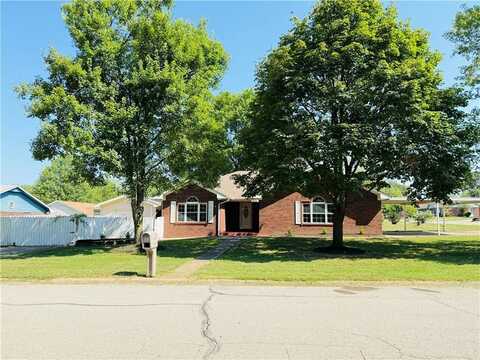 2111 W Twin Springs ST, Siloam Springs, AR 72761