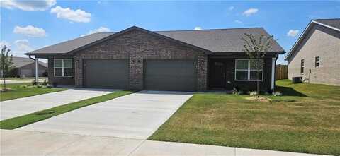 6807 NW Trevy ST, Highfill, AR 72712