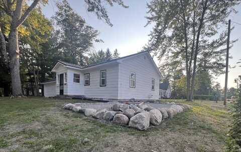 111 Nighthawk Drive, Houghton Lake, MI 48629