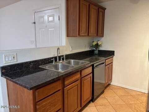 2121 W ROYAL PALM Road, Phoenix, AZ 85021