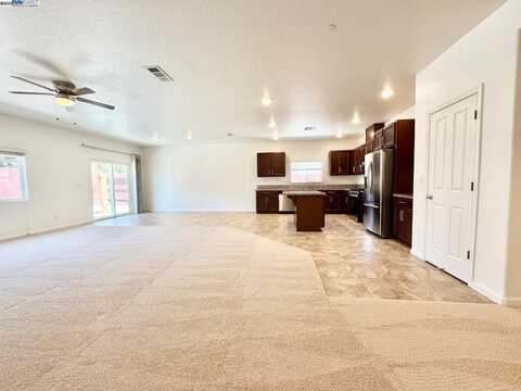 597 Pendragon St, Manteca, CA 95337